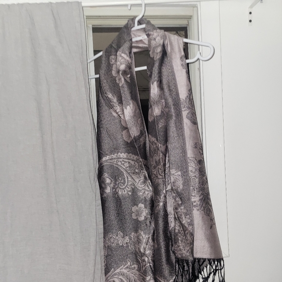 Scarf - Picture 1 of 2